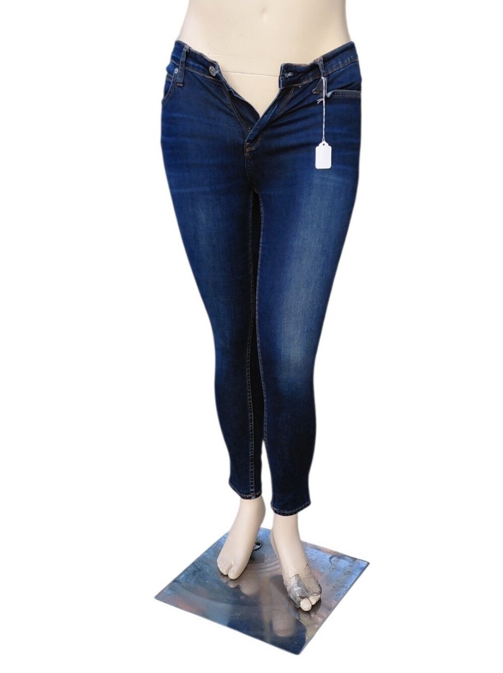 92426A  Women's Calvin Klein Skinny Jeans Size 8x28, 9" Rise